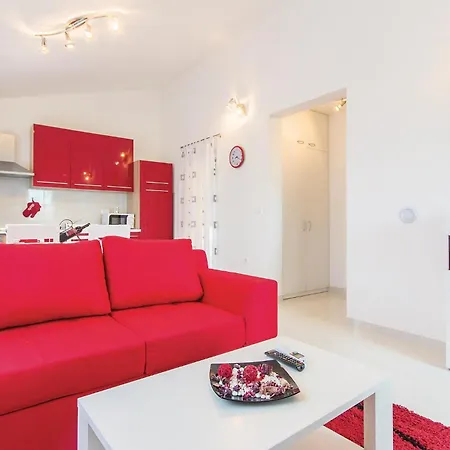 1 Bedroom Lovely Home In Pula *