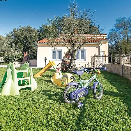 1 Bedroom Lovely Home In Pula Pula