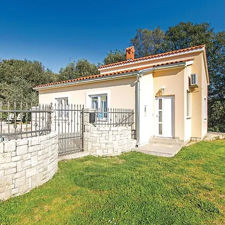 1 Bedroom Lovely Home In Pula